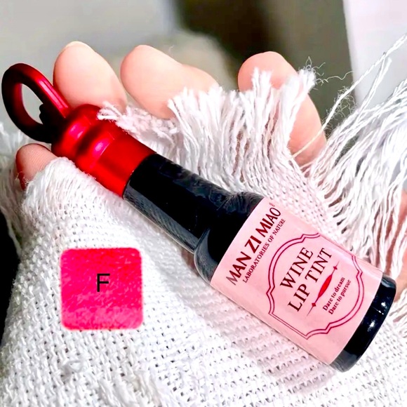 Mini Champagne Bottle Lipstick NWT
PICK ONE - Picture 9 of 9